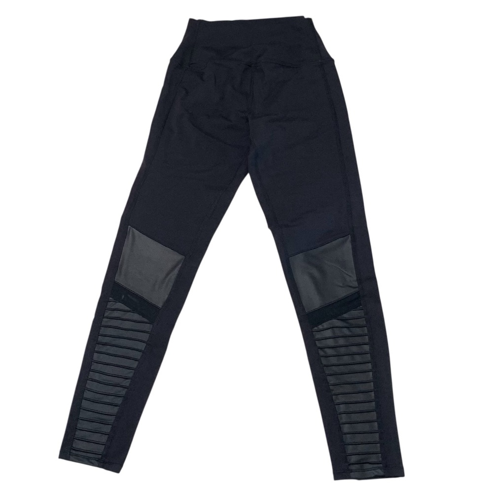 ALO Pleated Front Moto Capri Leggings Sz XS - Picture 2 of 5